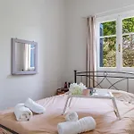 Stenies'nook * Andros Town